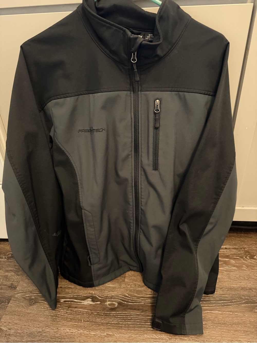Free Tech Men's Black & Gray Softshell Jacket size Medium